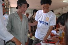 2011 konnte CARE 12 Millionen Menschen in Katastrophengebieten wie etwa in Vietnam unterstützen. (Foto: CARE/Wecker)