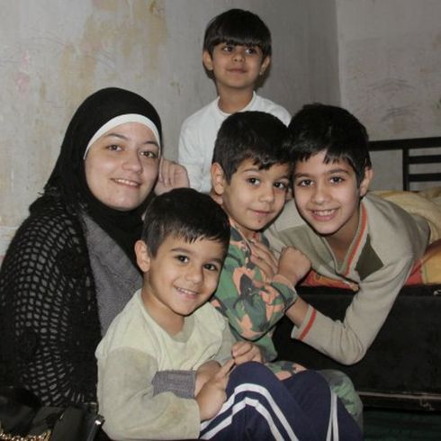 Hala floh mit ihrer Familie aus Syrien in den Libanon. Dort angekommen, sorgt sie sich vor allem um die Zukunft ihrer Kinder. (Foto: CARE/Johanna Mitscherlich)