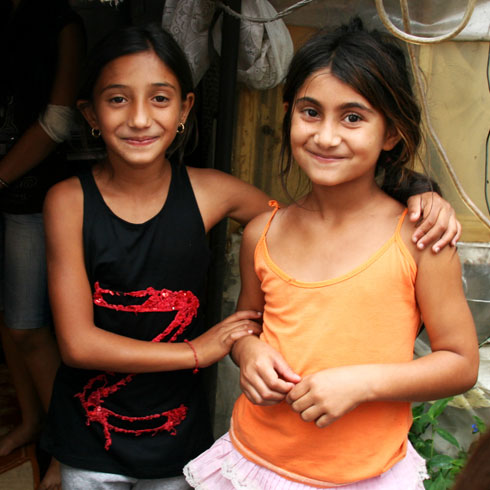 L'accès à l'éducation est souvent refusé aux filles roms car les différences sociales sont trop importantes.