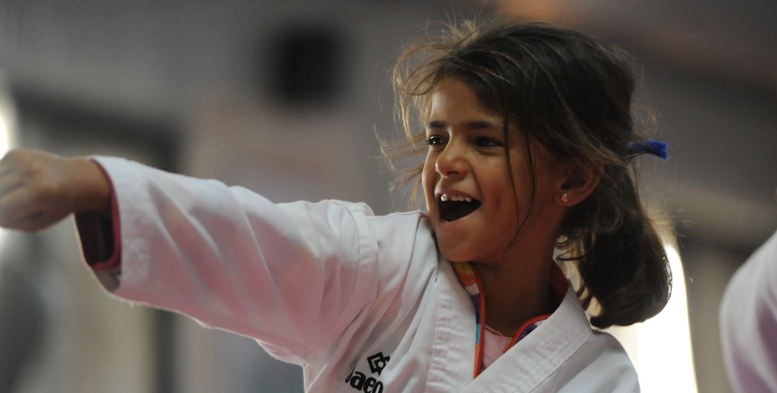 Dans le camp Azraq les filles font du taekwendoo