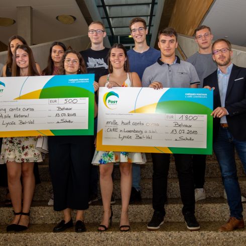 Remise de chèque avec les élèves du Lycée Belval